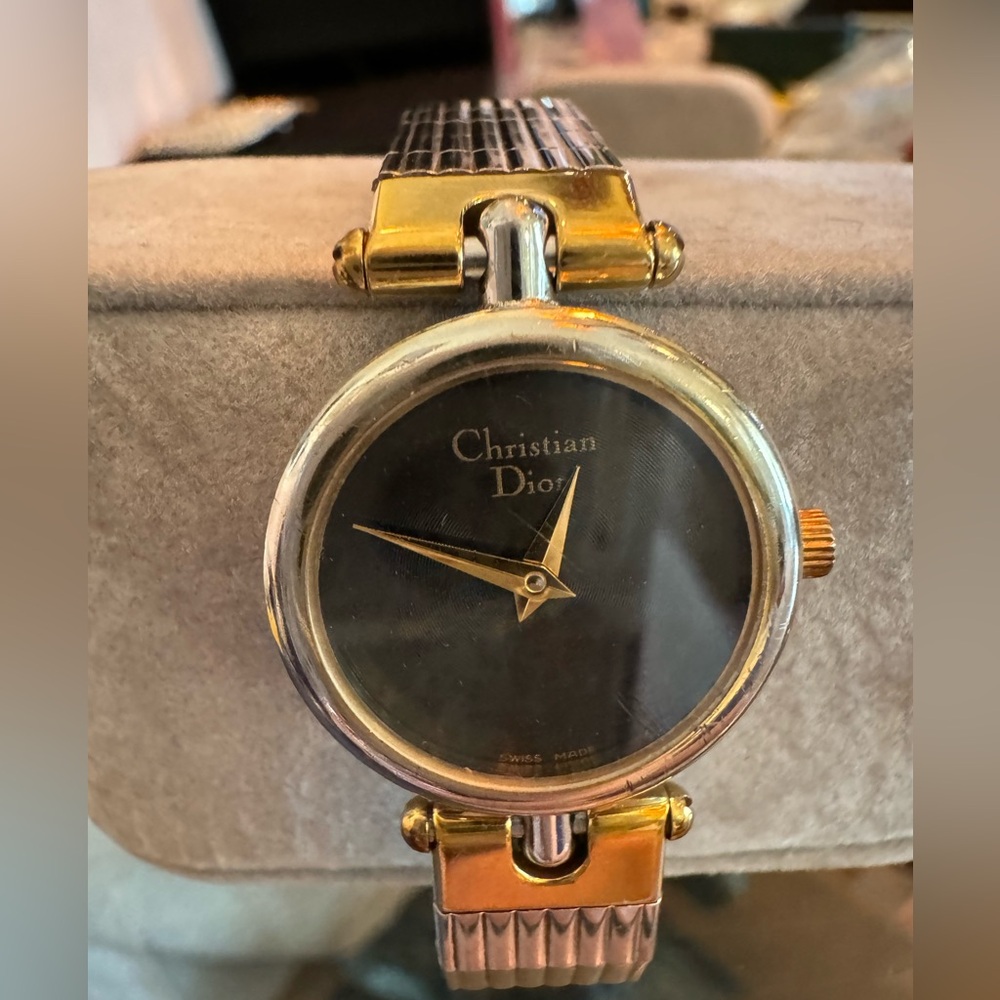 Christian Dior Swiss made watch wonderful shape comes with extra links!